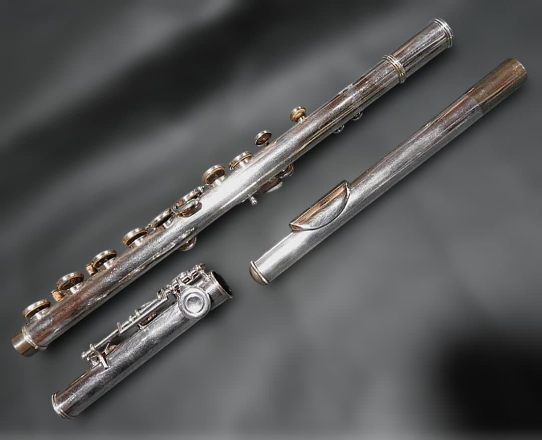 Artley フルート　レザーケース付き