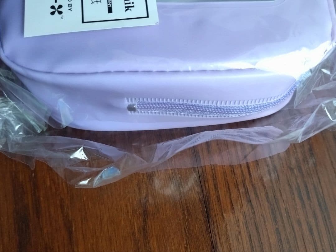 BUMP OF CHICKEN　すみっコぐらし　マスコット　アクスタ　ポーチ　鏡