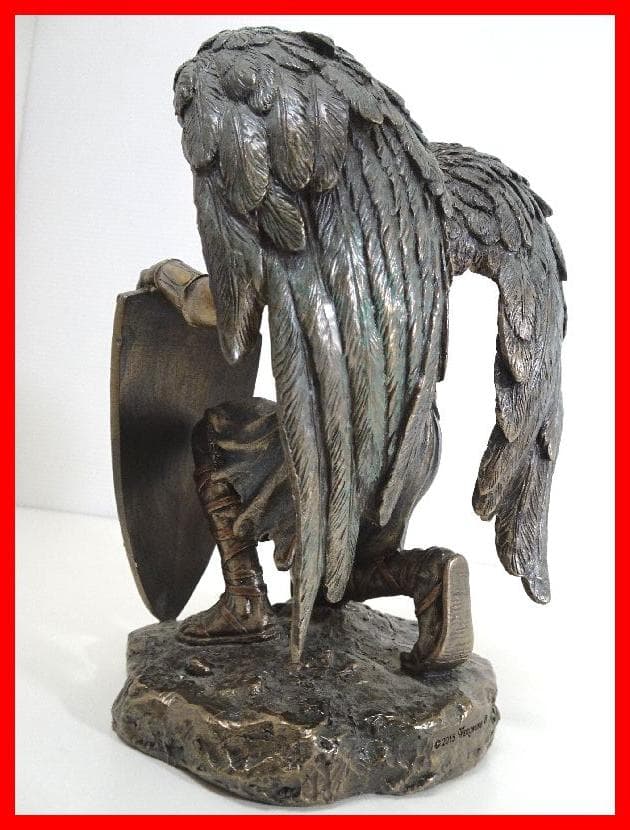 主を賛美する盾を持ち、跪く大天使ミカエル　レジン製モデル　中古　Mイ-365