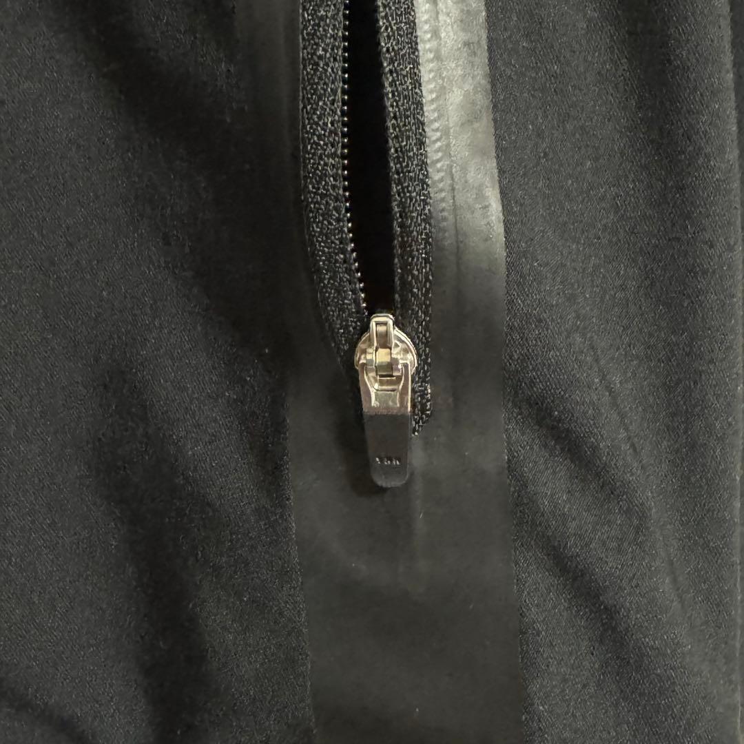 YONEX ブラック ウォームアップジャケット　黒 ユニM フィットスタイル