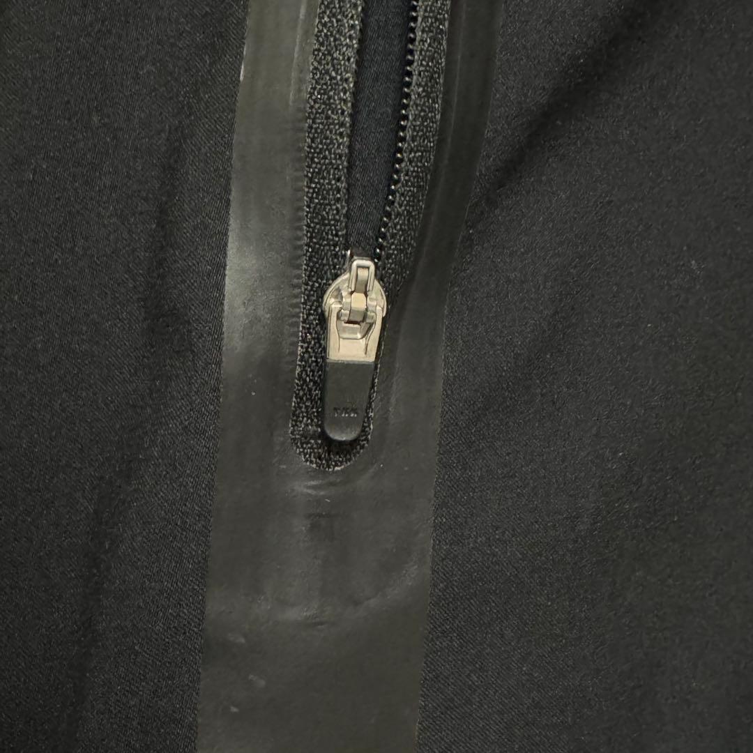 YONEX ブラック ウォームアップジャケット　黒 ユニM フィットスタイル