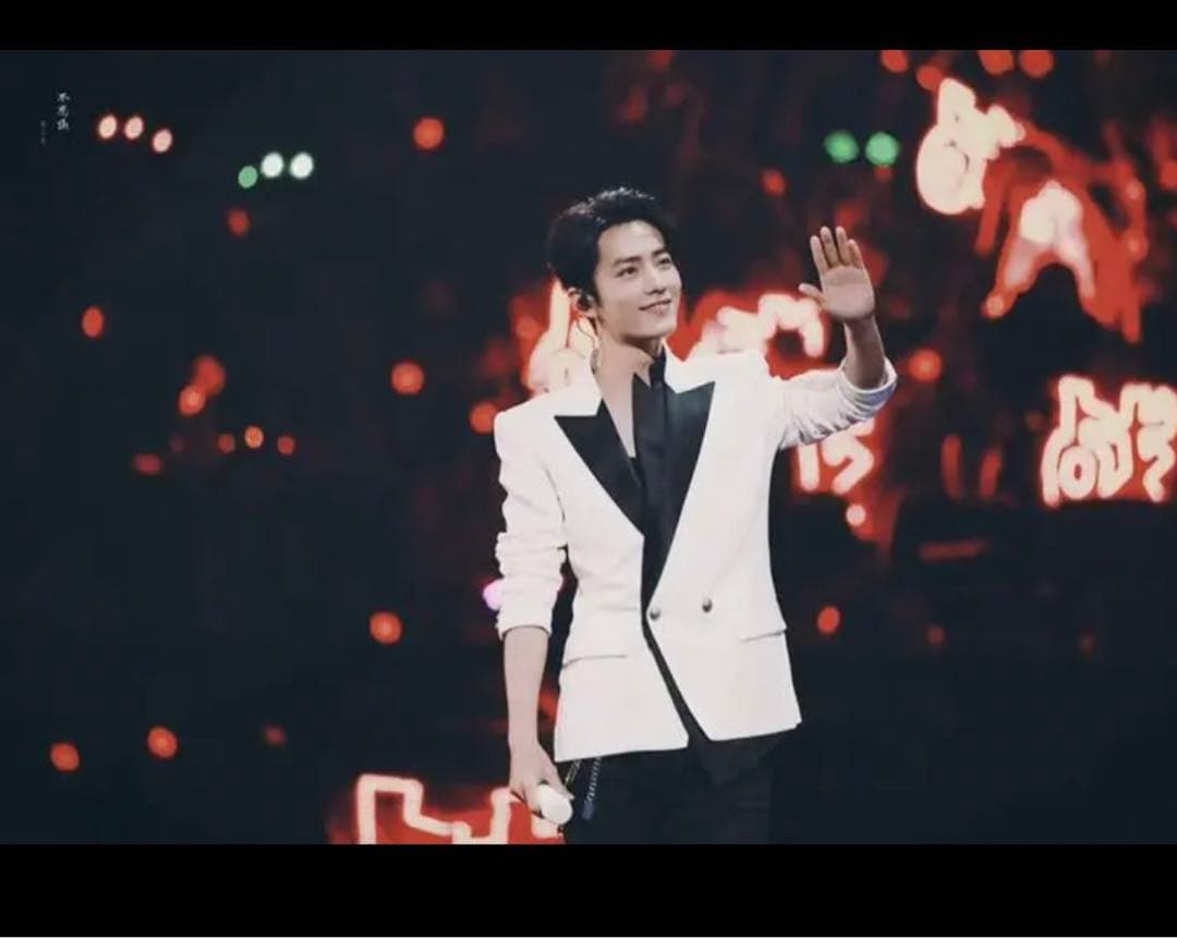 クリスマスセール一点限定　陳情令　肖戦　応援ツール　戦字LEDライト　一点のみ