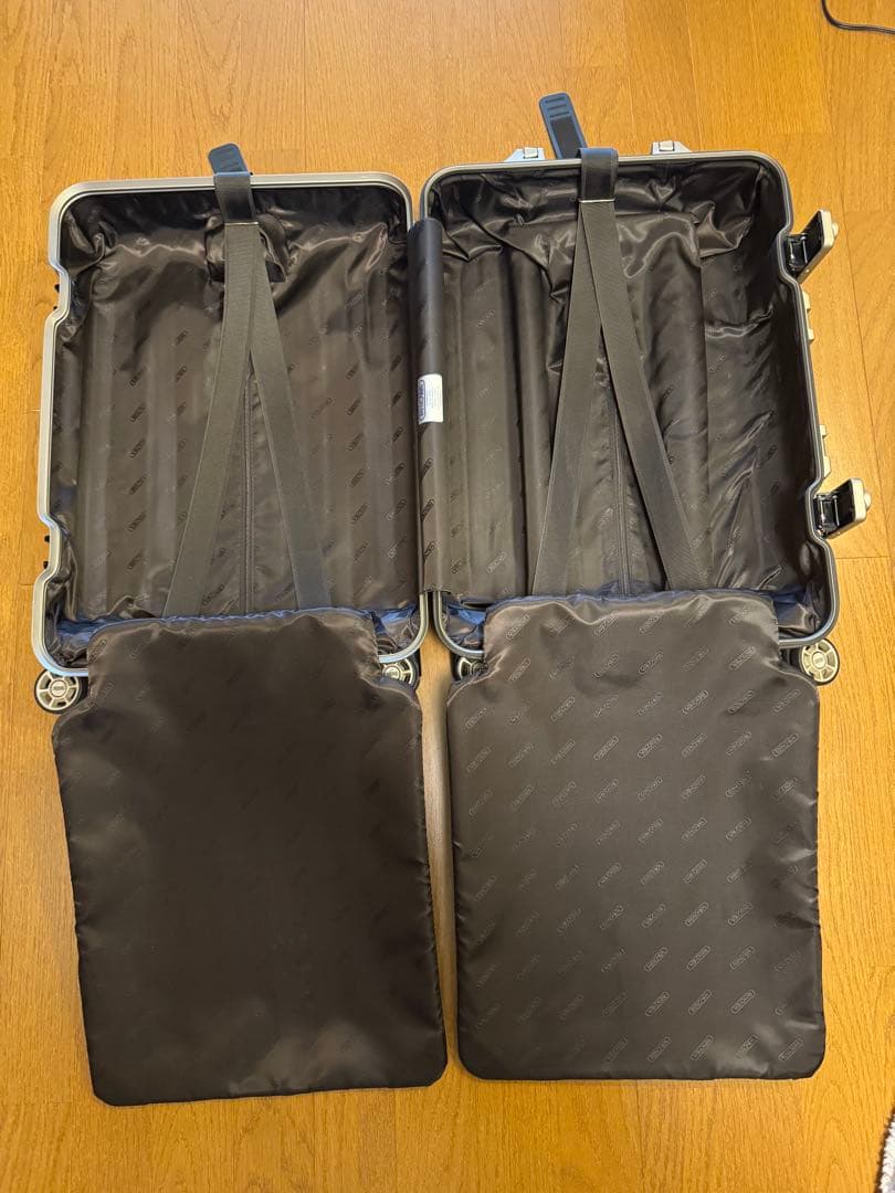 【美品】大人気リモワ32リットル　ゴールドキャリーケース