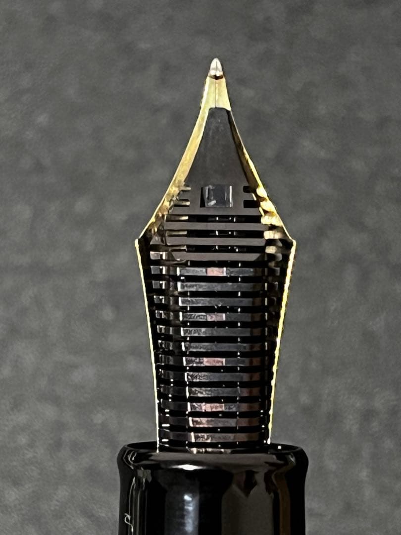 【超希少】セーラー 万年筆 キングプロフィット 黒柿 長刀研ぎ 中字