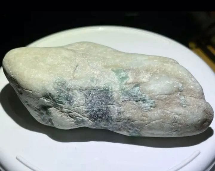 糸魚川翡翠　海石