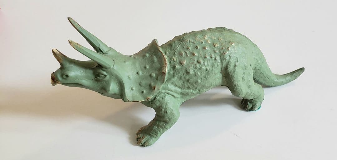 トリケラトプス　国立博物館　フィギュア　金属製