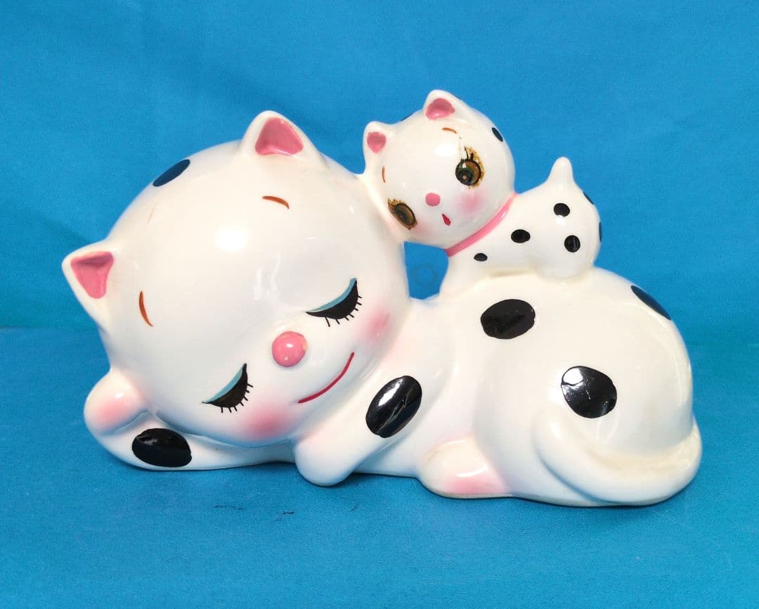 1970年代 内藤ルネ　黒い水玉模様の眠り親猫と子猫の貯金箱【RUNEシール有】