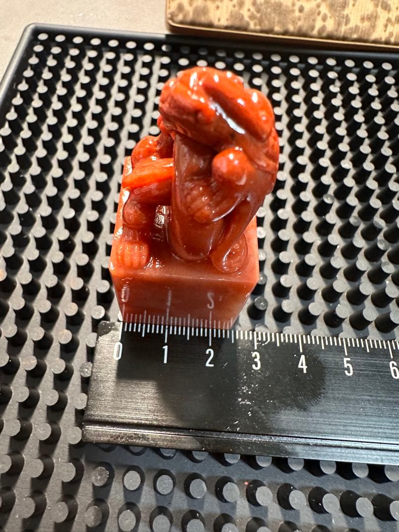 ラオス石　螭虎穿環　朱砂凍　高級印材　箱付き　書道　篆刻　落款　雅号