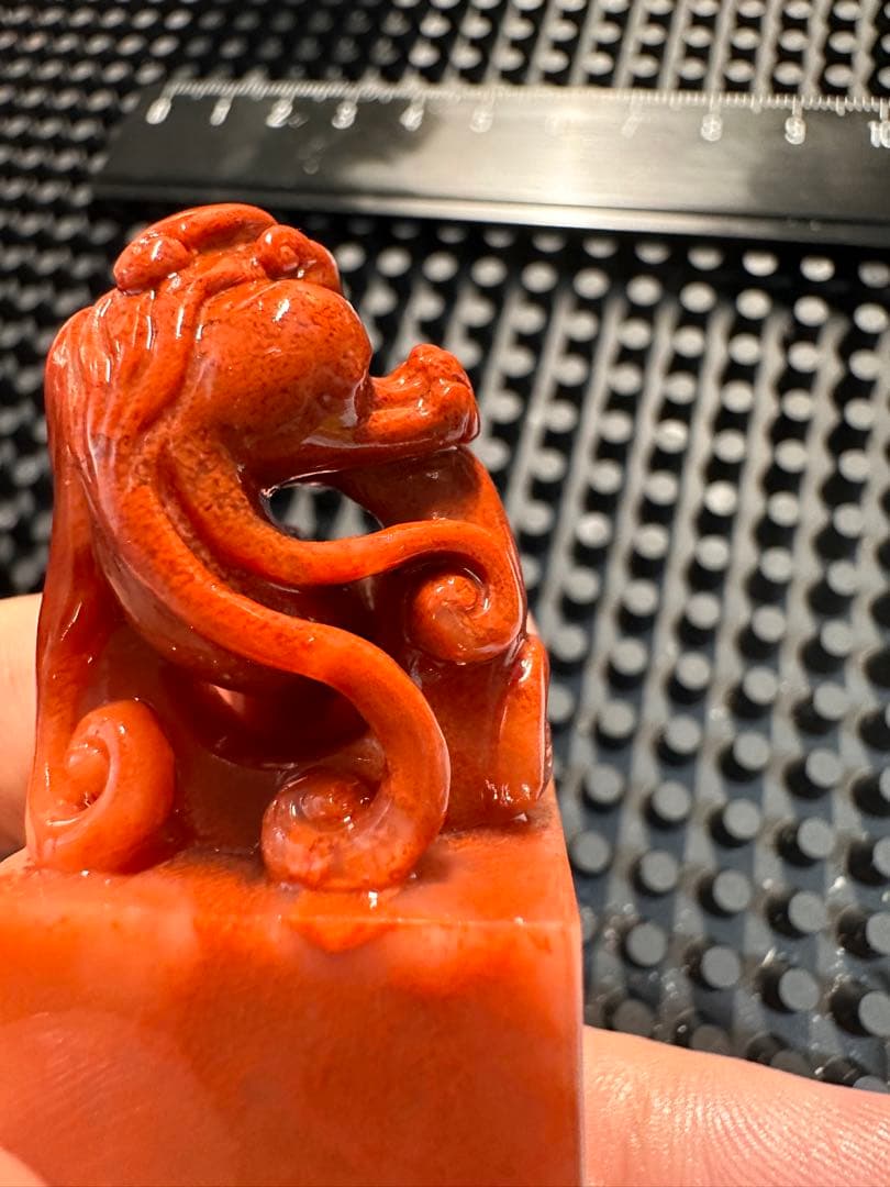 ラオス石　螭虎穿環　朱砂凍　高級印材　箱付き　書道　篆刻　落款　雅号