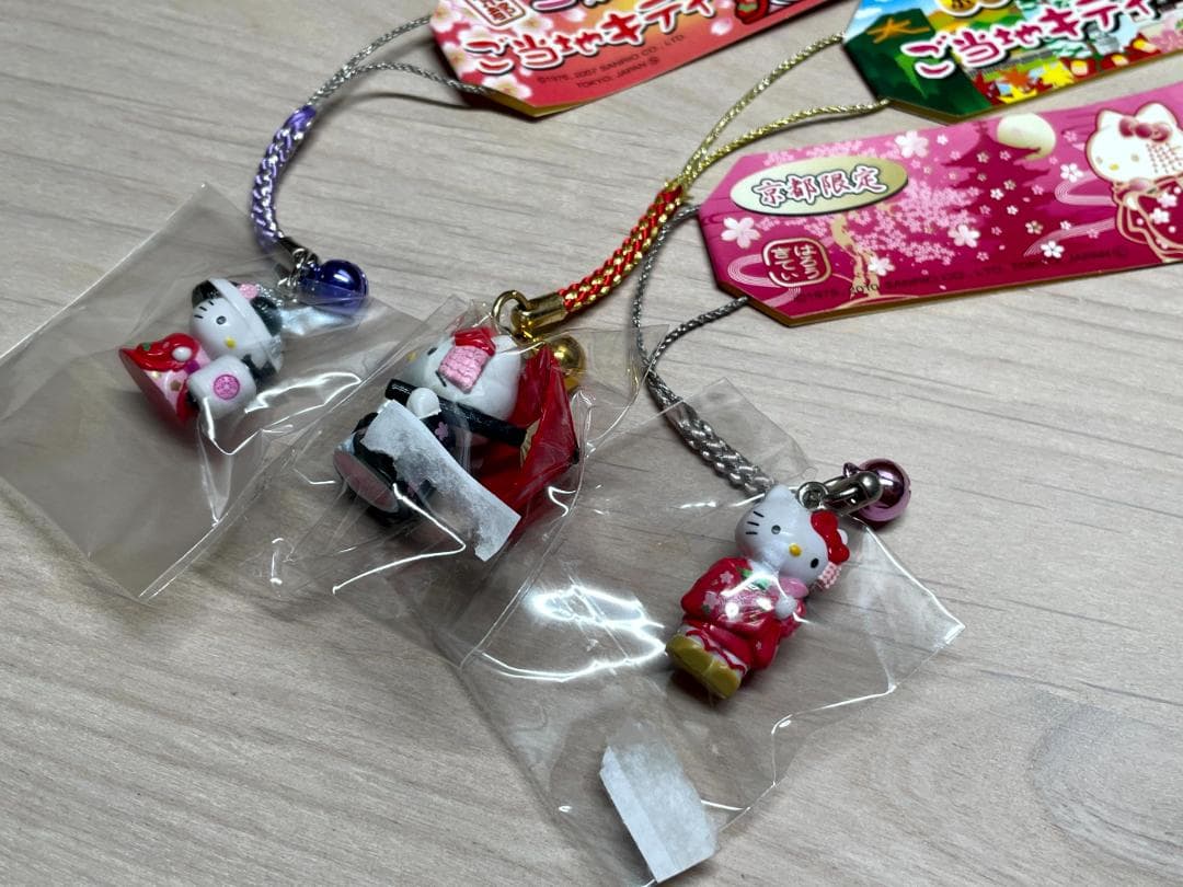 ご当地キティ　ハローキティ 京都・名古屋・三重限定　根付けストラップ