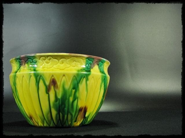 三彩 菊彫 横石 嘉助 十三代 長崎三彩 平戸 茶道具 建水 共箱 f184