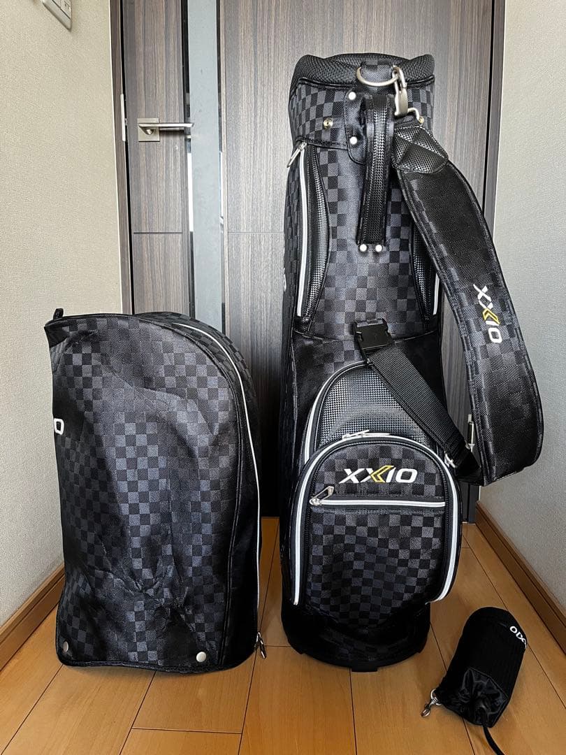 専用　極美品XXIOゼクシオ 軽量キャディバッグ　ブラックチェック　ペットボトル
