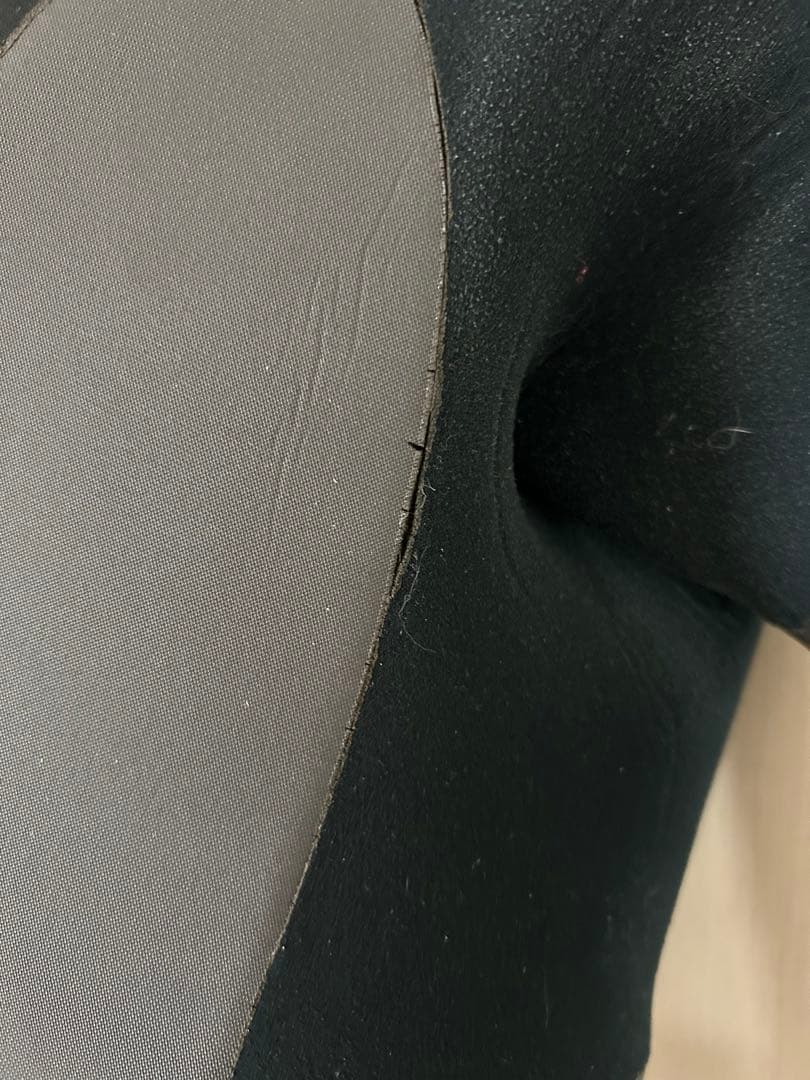 シーズンオフ近し　最終値下げ　RASH セミドライ　ネックエントリー　５ミリ