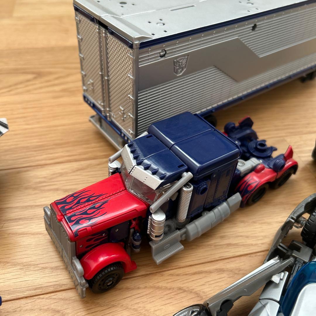 トランスフォーマー　バンブルビー　アイアンハイド　タカラトミー　ハッピーセット