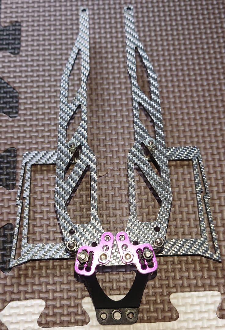 ラジコンパーツ　シャーシ