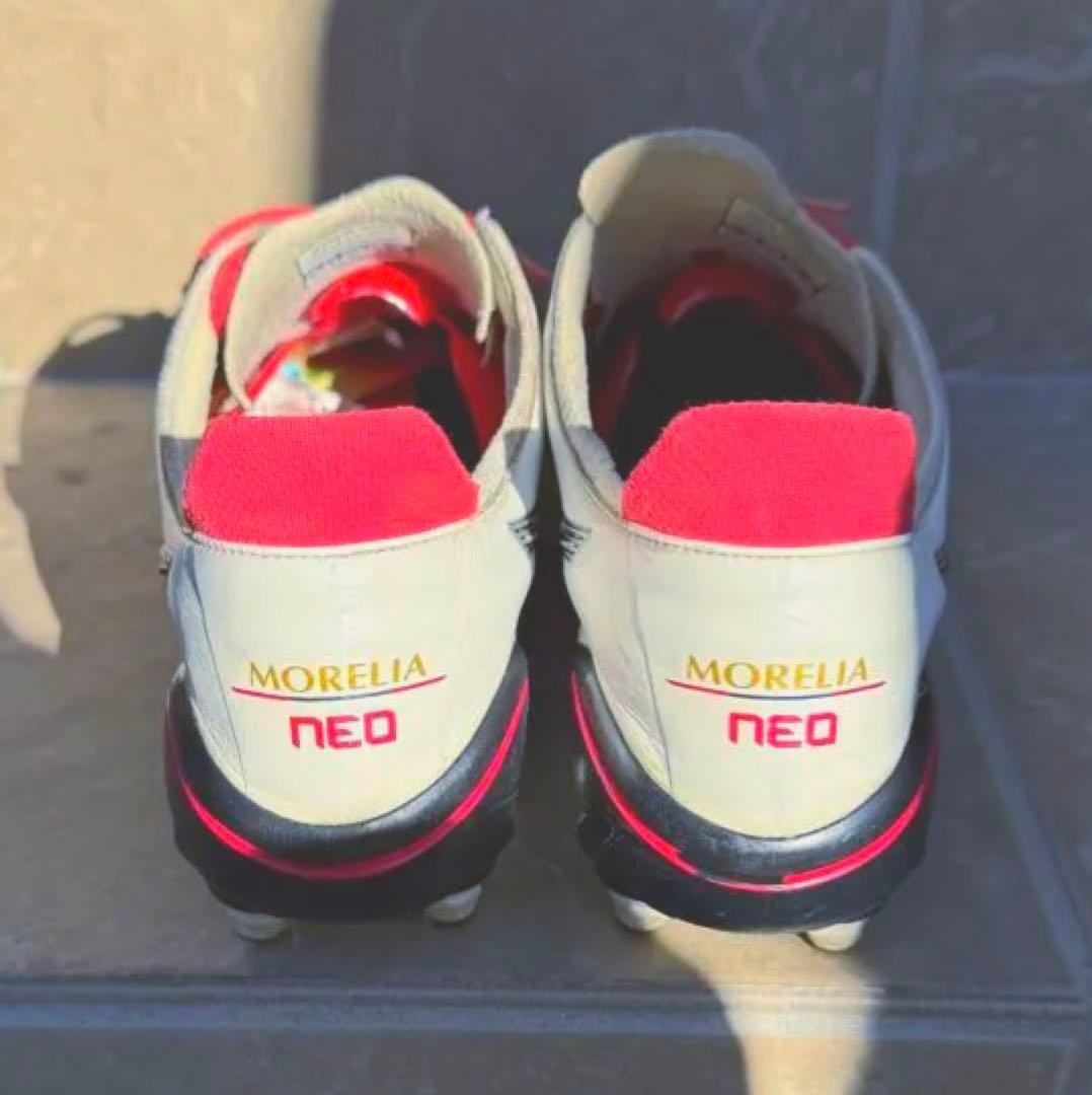 ミズノMORELIA NEO スパイクシューズ ホワイト/レッド