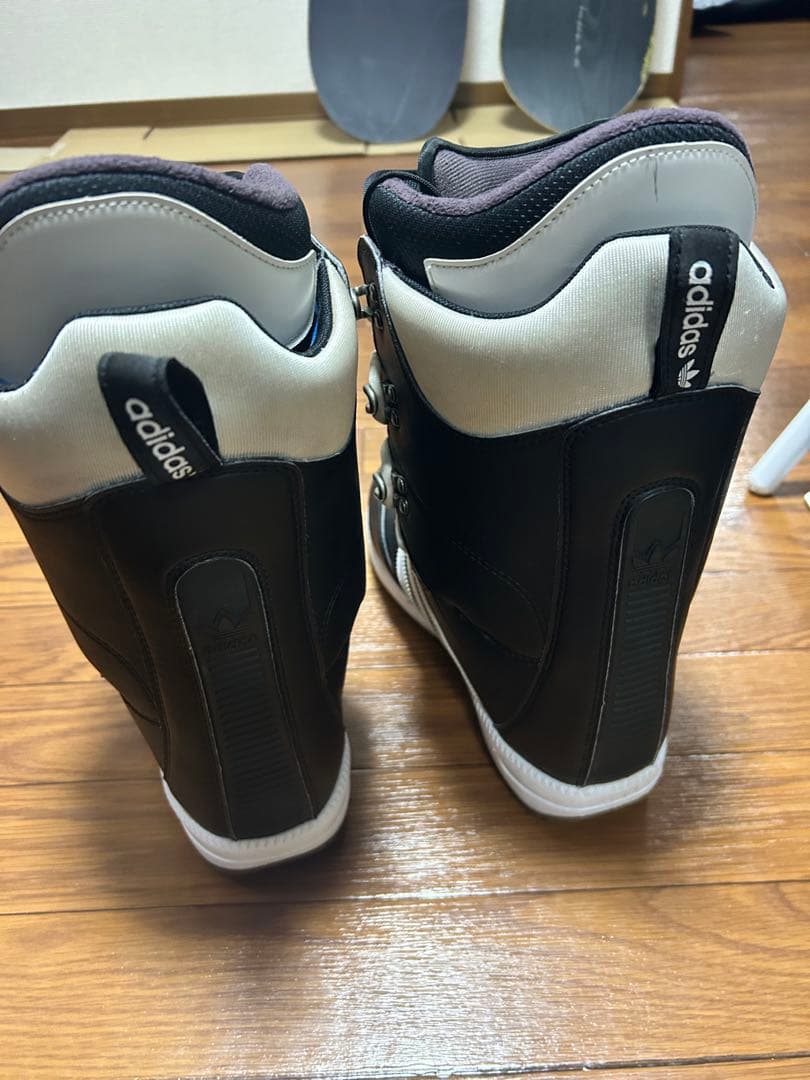 adidas SAMBAスノーボードブーツ 黒白
