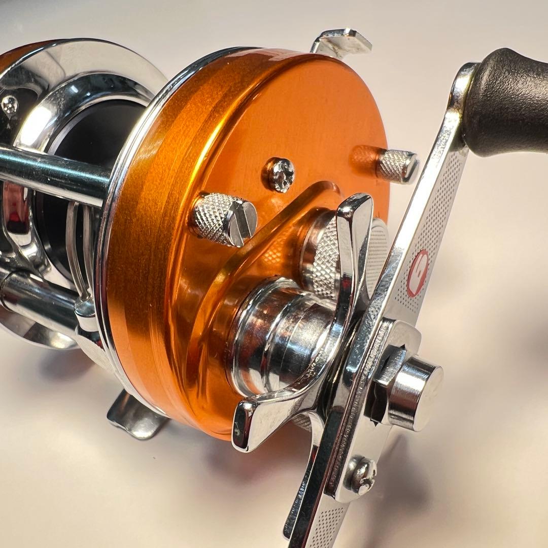 【美品】ABUアンバサダー 5501CS Rocket ファクトリーチューン 左