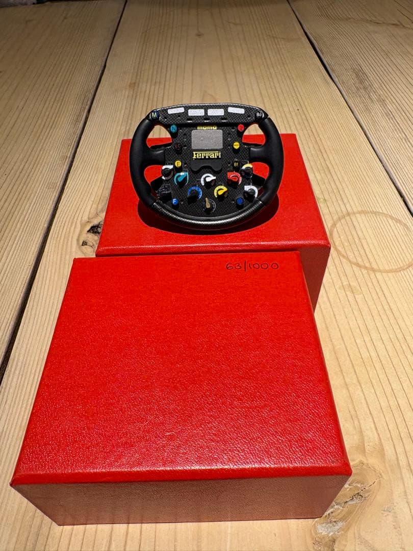 1000台限定！アマルガム1/4 フェラーリF2002 ライセンスステアリング