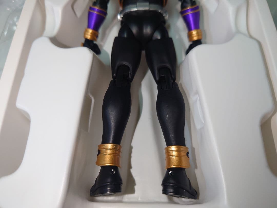 真骨彫　仮面ライダークウガ　ライジングタイタン