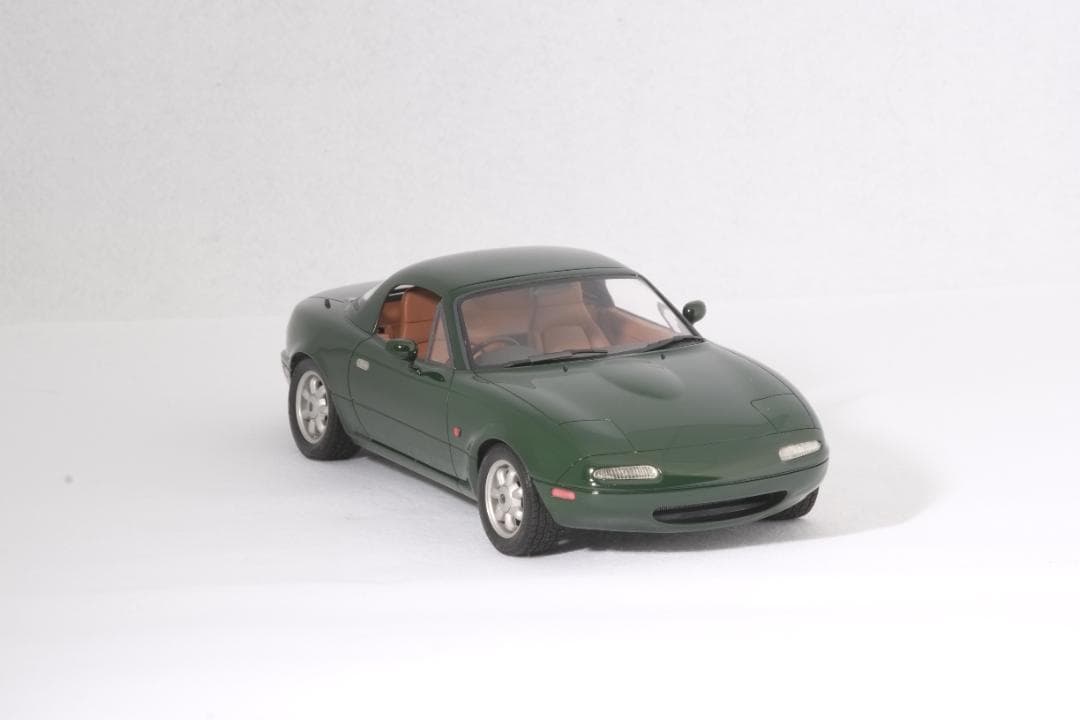 タミヤ1/24 スポーツカーシリーズ No.85ユーノスロードスター完成品
