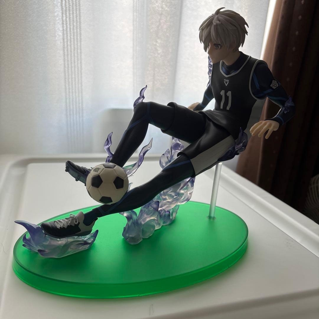 最安値 フリュー ブルーロック 凪 誠士郎 1/7スケールフィギュア
