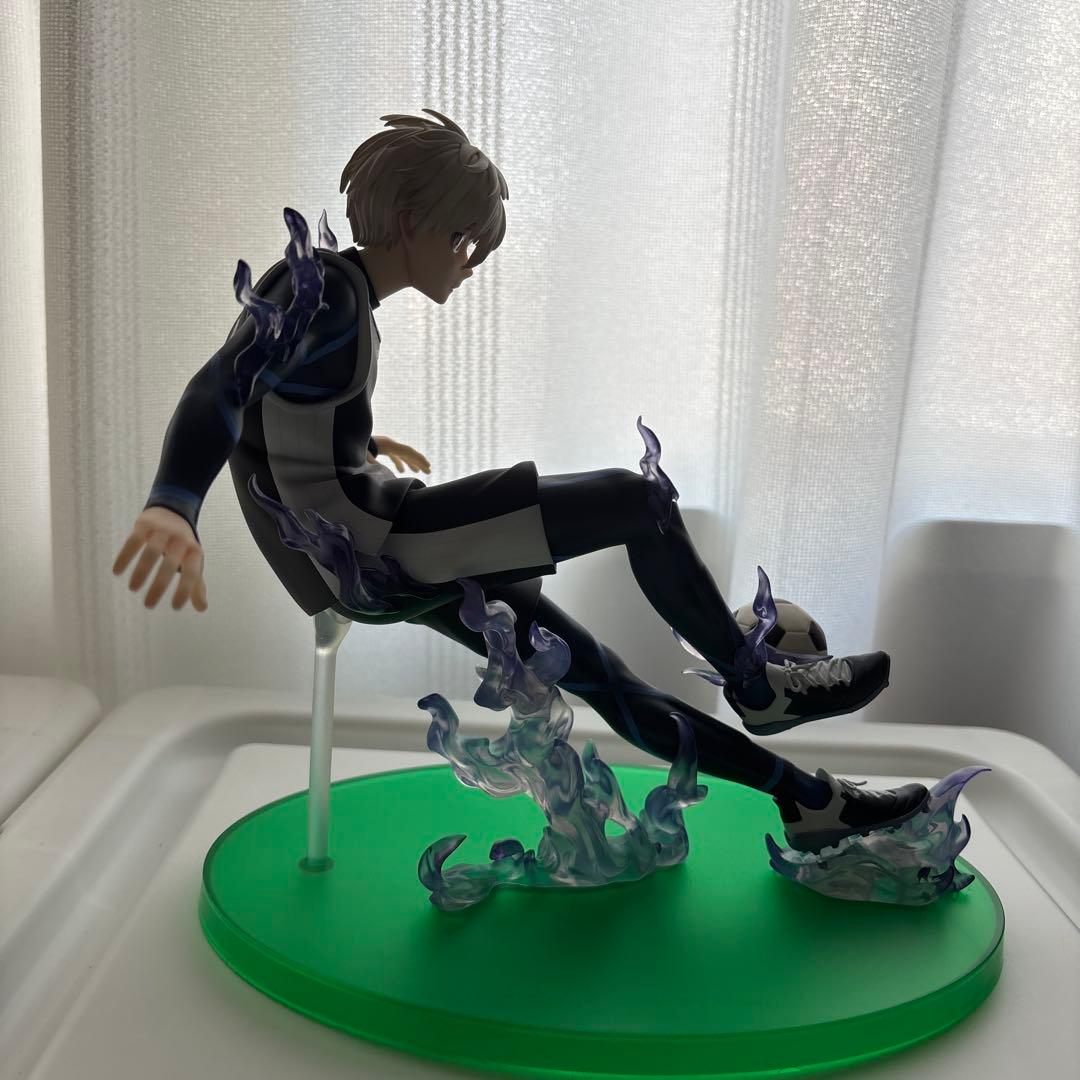 最安値 フリュー ブルーロック 凪 誠士郎 1/7スケールフィギュア