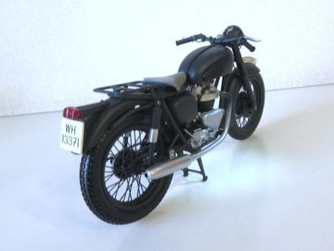 値下 MINICHAMPS 1/12 トライアンフTR6 Trophy「大脱走」