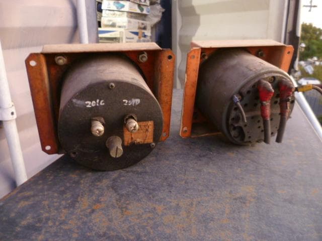 阪急電車のボルト/アンペアメーター 阪急電車特有の台座付き 中古