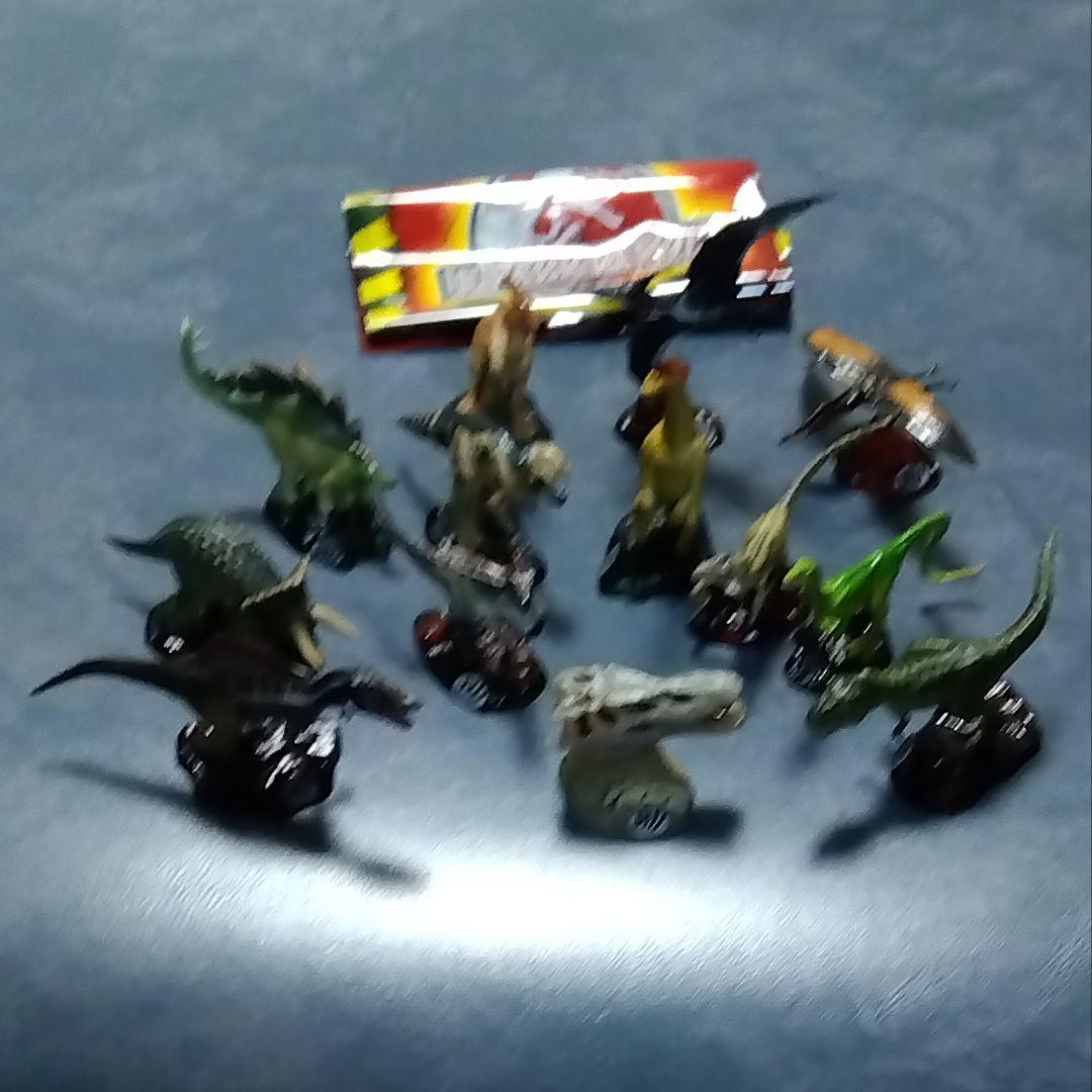 海洋堂　ジュラシックパークⅢ フィギュア&琥珀虫入り＋三葉虫化石（本物）