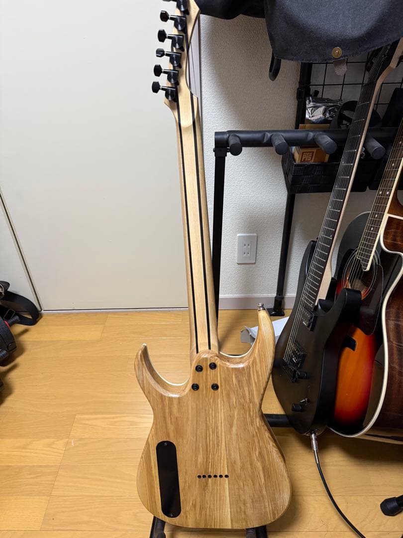 エレキギターブラックマシンタイプ Blackmachin 海外製　ストラトタイプ