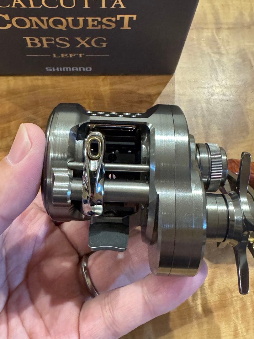 シマノ23カルカッタコンクエストBFS XG 左ハンドル