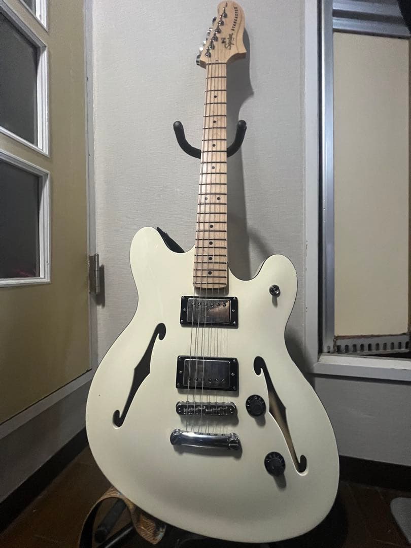 Squier Starcaster セミホロウボディ ホワイト