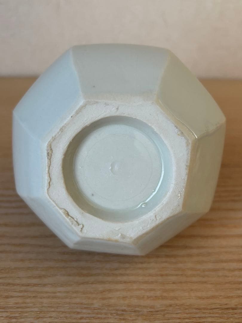 出雲の陶芸家、安部 宏さんの白磁面取徳利