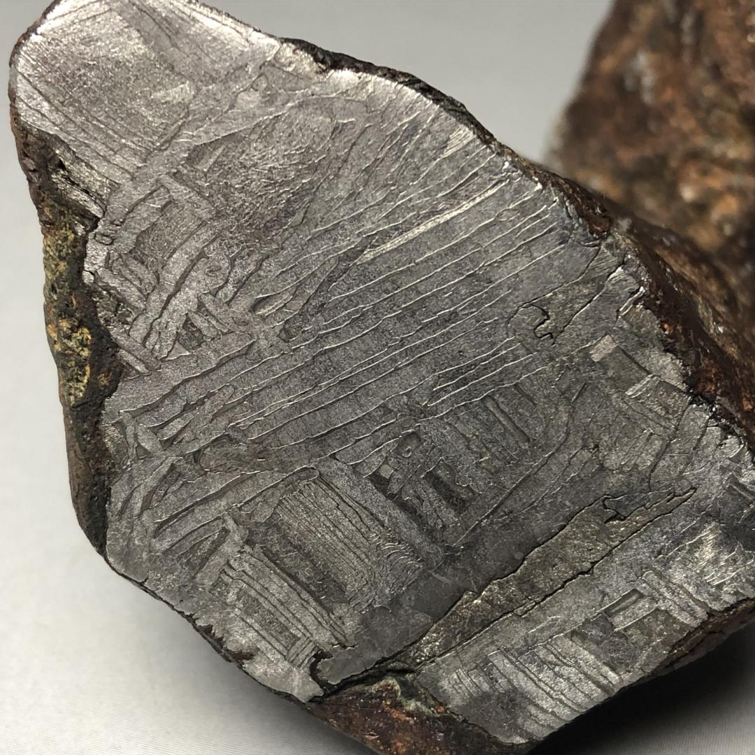 メ*8様 アルタイ隕石　 丸ごとカット鉄隕石　外皮付き隕石　原石　重さ約463ｇ