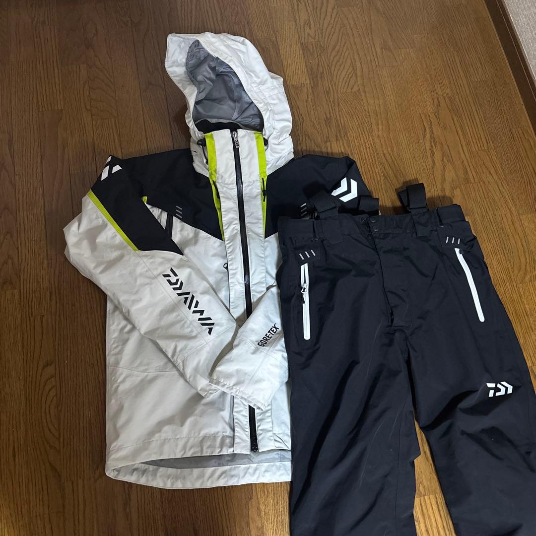 ダイワ ゴアテックス レインスーツ DR-1504 ホワイト ブラックXLサイズ
