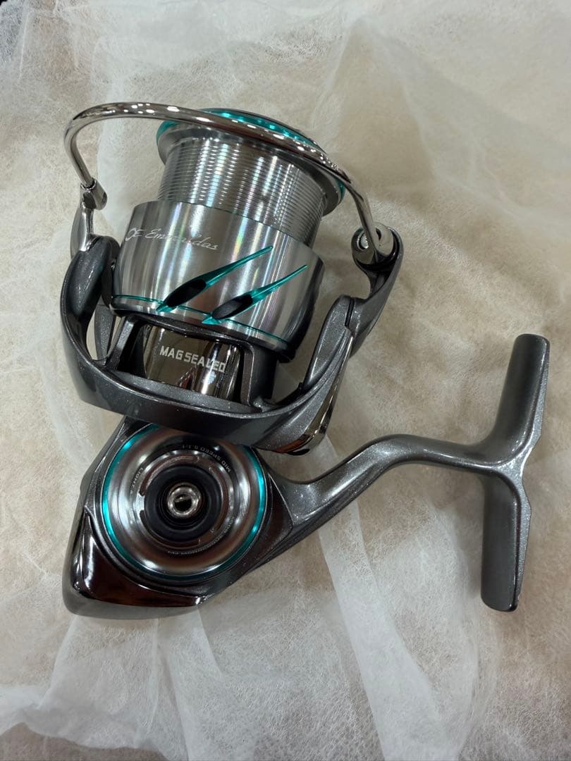 新品　ダイワ スピニングリール 25エメラルダス AIR LT2500S