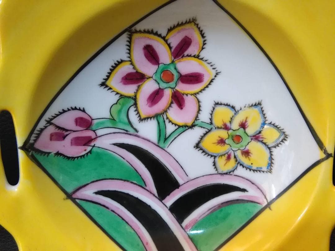 オールドノリタケ　アールデコ　手書き花柄文様の黄色いプレート皿　ＭーJAPAN印