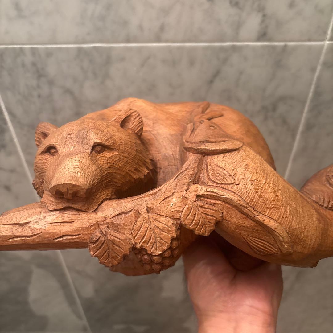 平野幸人 作(琇) 北海道アイヌ伝統民藝　葡萄と鮭をくわえる親子熊の一刀彫り彫刻