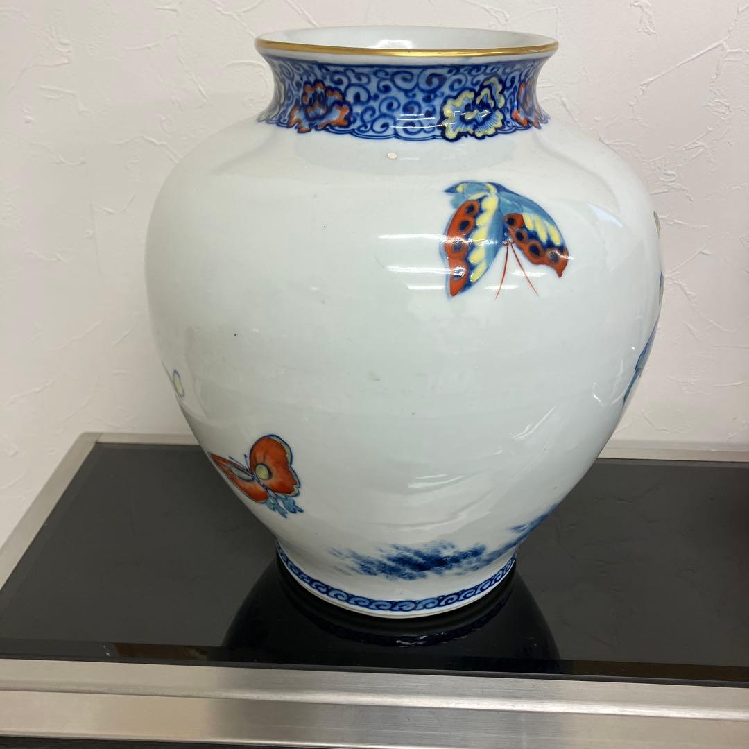 花と蝶の手描き陶器花瓶