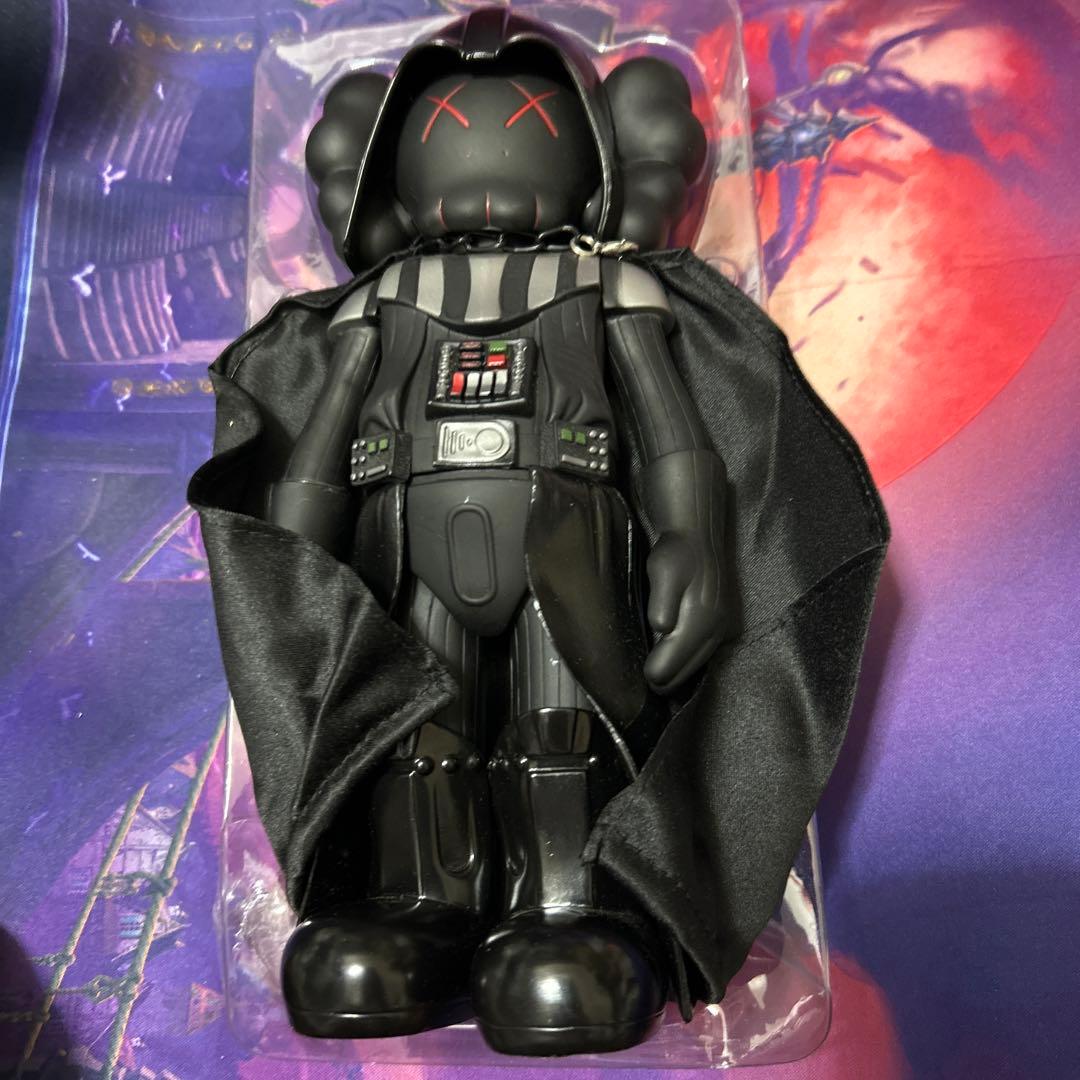 KAWS ダースベイダーフィギュア