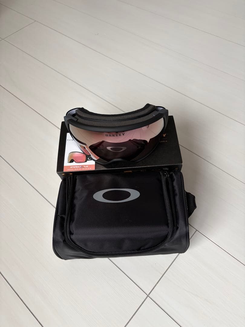 【新品】OAKLEY スノーゴーグル Flight Tracker Mレディース