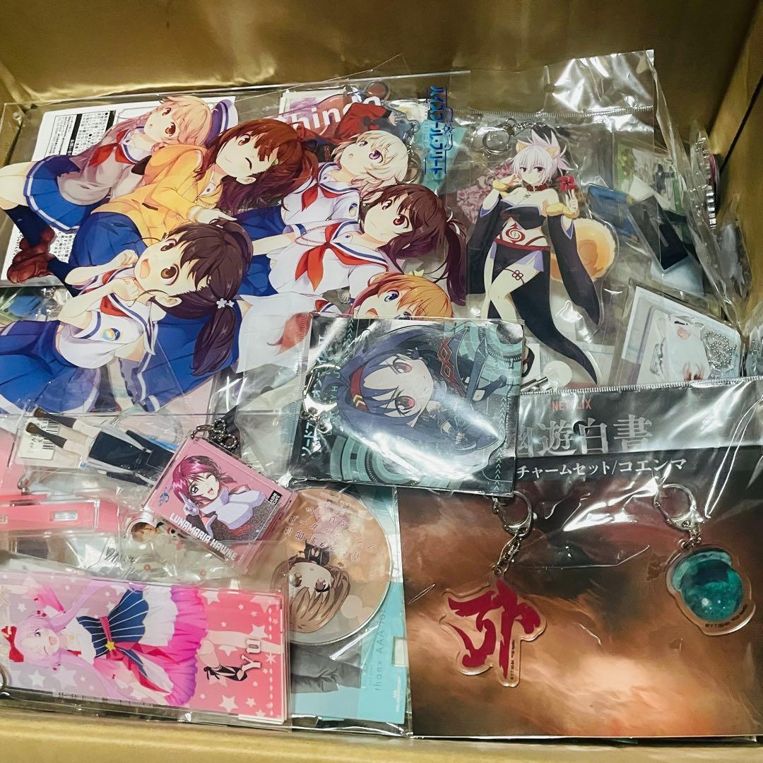 ノンジャンルアニメ系雑貨　アクリルキーホルダー約370個まとめ売り　大量
