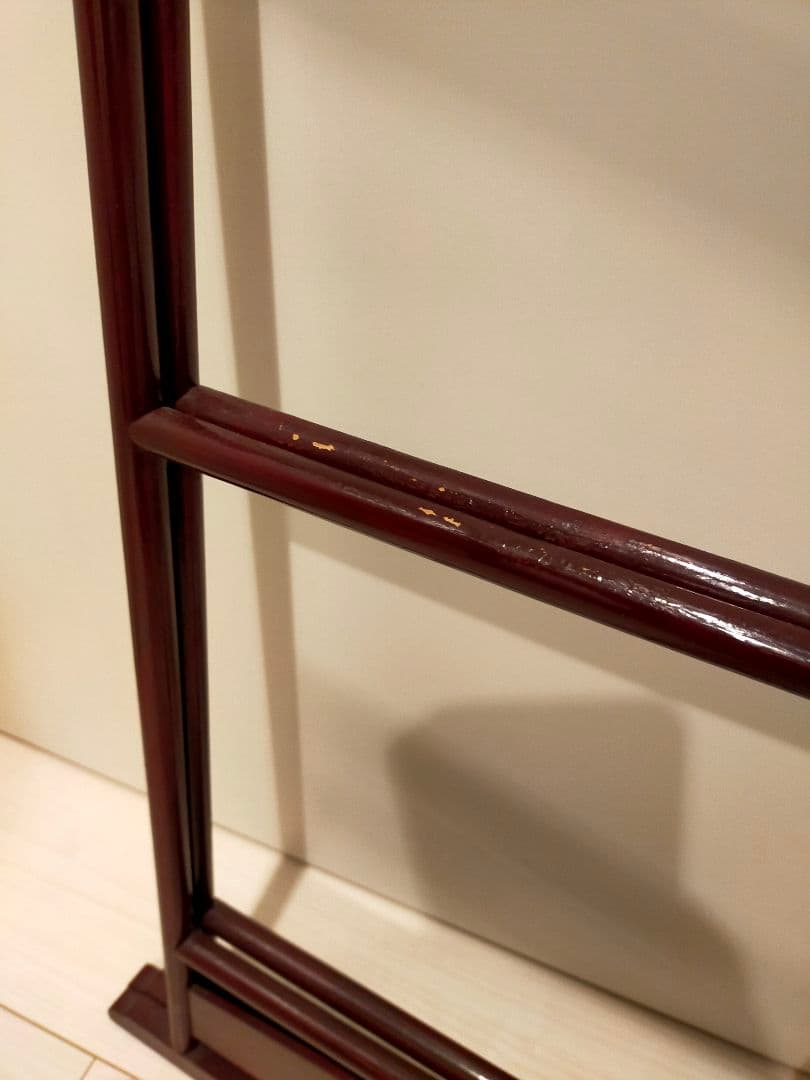 赤茶色の衣桁 ミニサイズ 鶴の絵柄付き