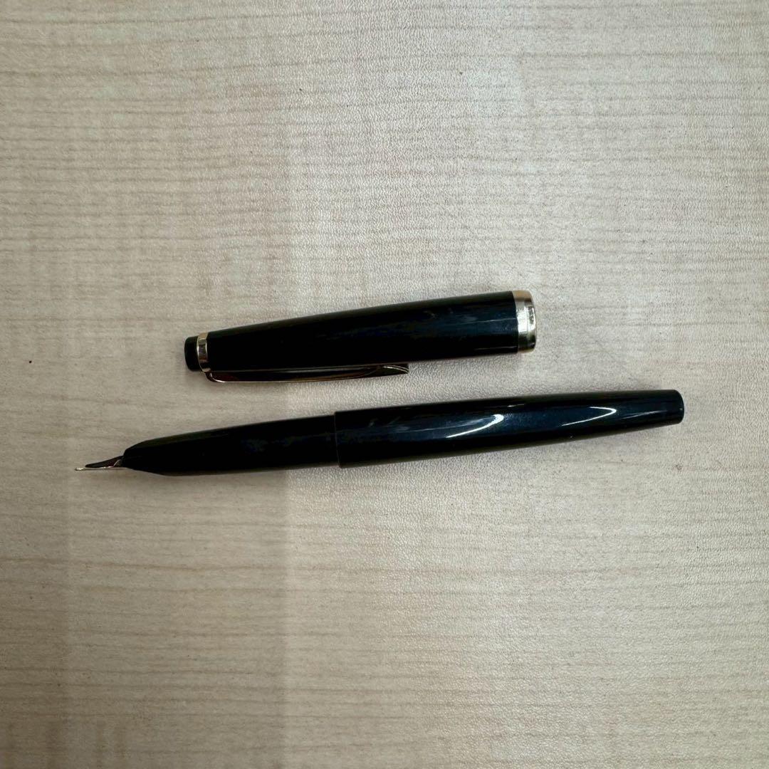 PILOT 万年筆　黒