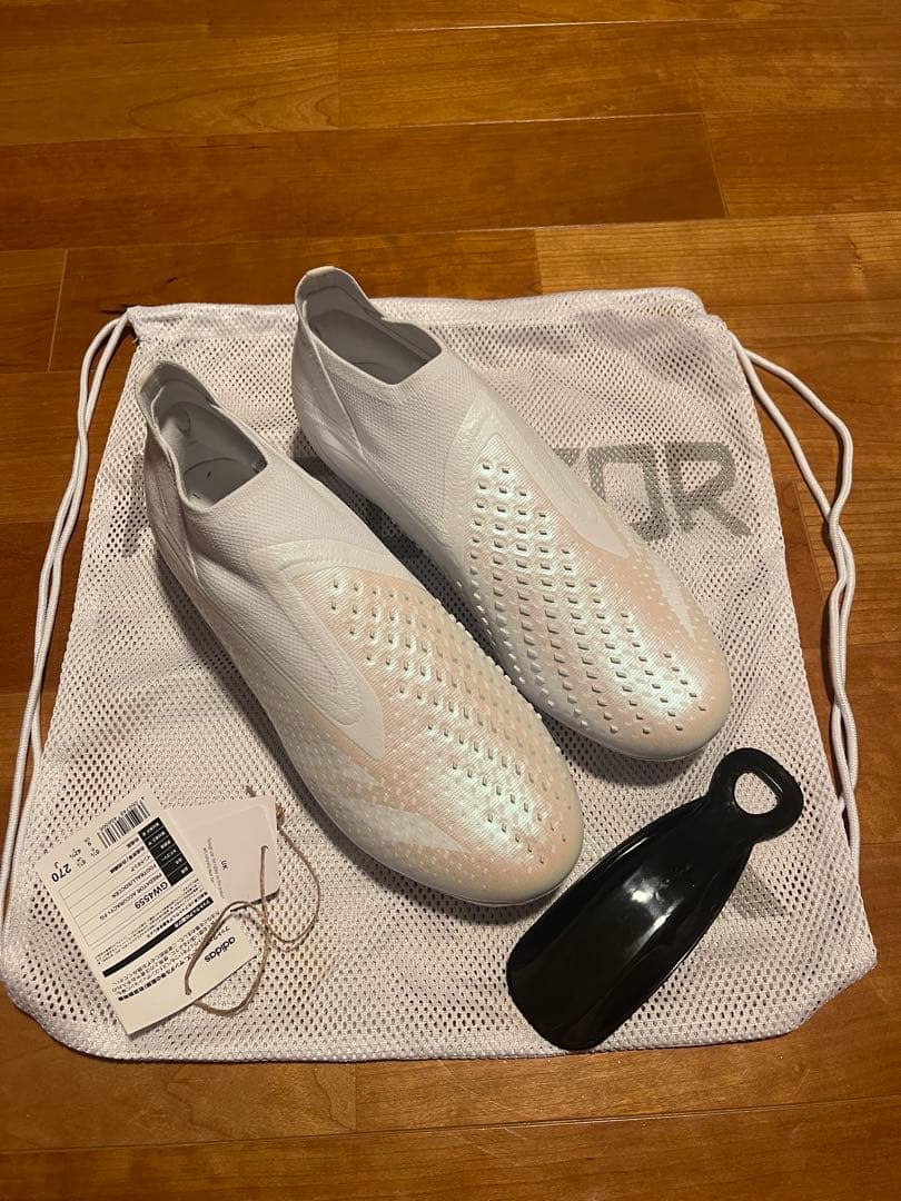 プレミアムモデルadidasPREDATOR ACCURACY+ FG27白
