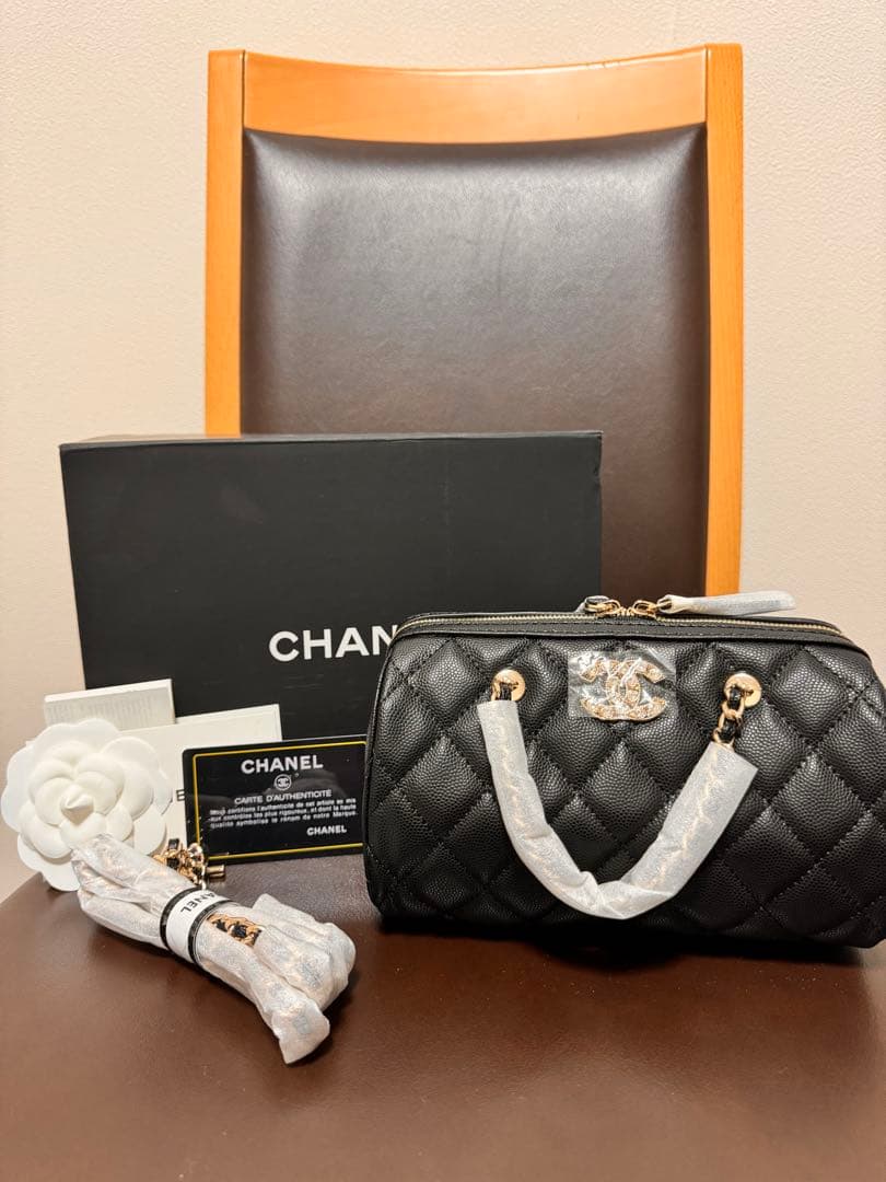 CHANEL チェーンショルダーバック　2WAY キャビアスキン