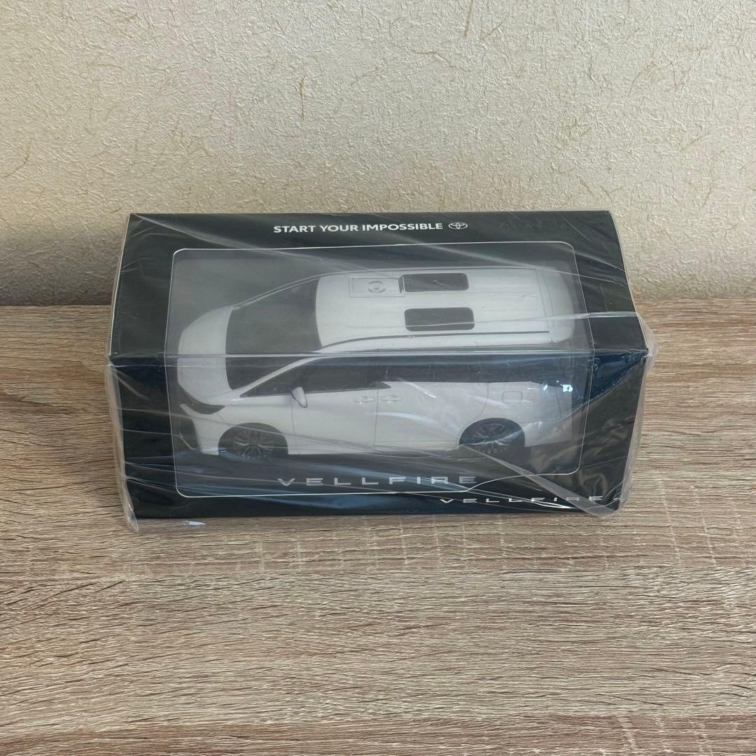 【非売品】トヨタ ヴェルファイア プラチナホワイトパール 1/30 ミニカー