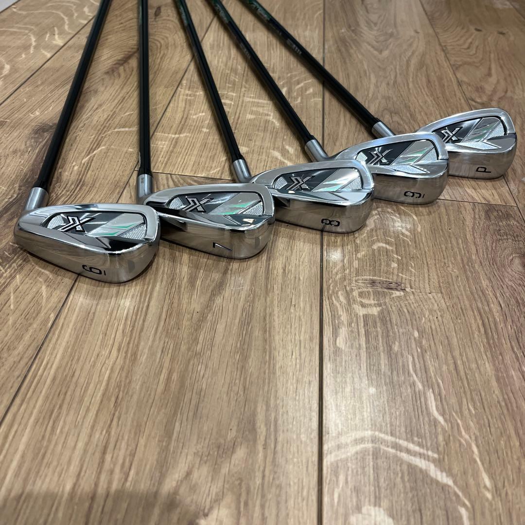 ゼクシオ　エックスアイアン　２０２２　カーボンシャフト　ダンロップ ゴルフ