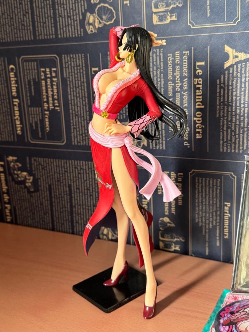 ハンコック　缶バッジ　フィギュア